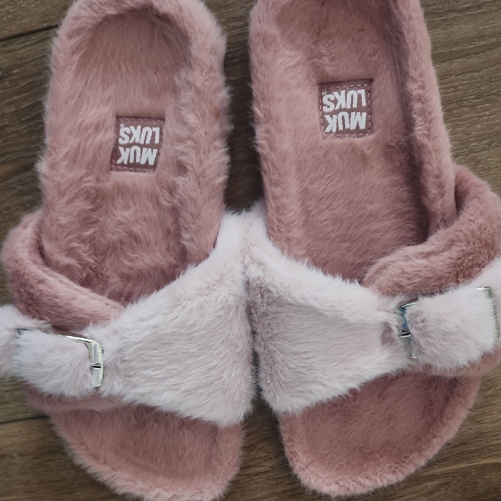 Muk Luks Nwot Antique Pink  Brilla Fuzzy Slippers